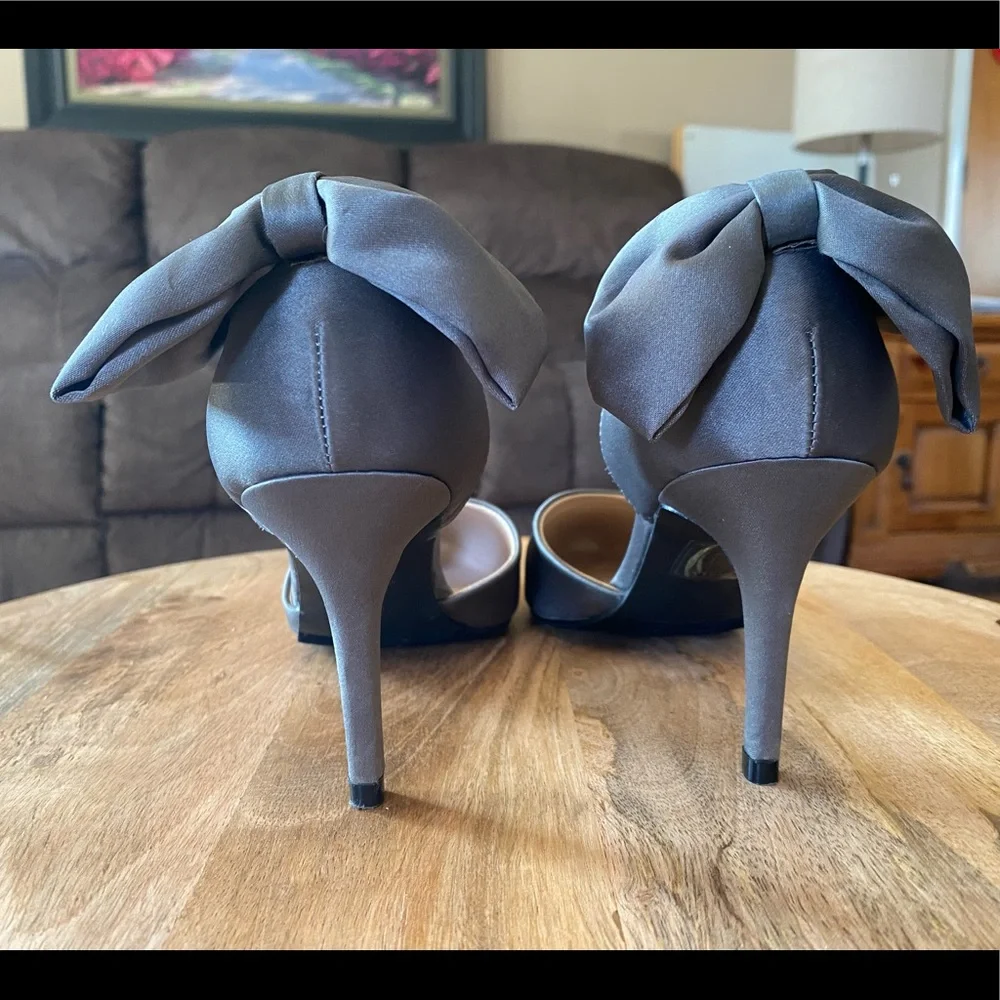 Journee Collection women’s Tanzi pointed Toe stiletto Heel pumps - Picture 4 of 10